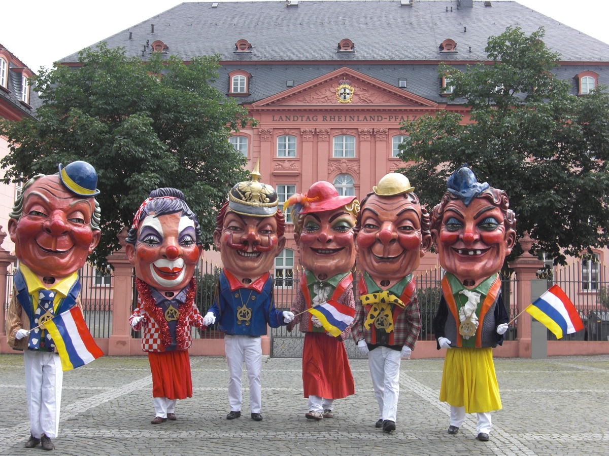 2010062301 Vor dem Landtag